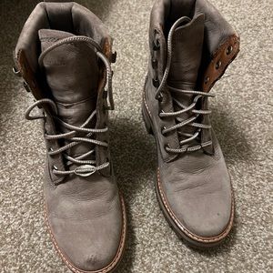 Timberland boots in Taupe